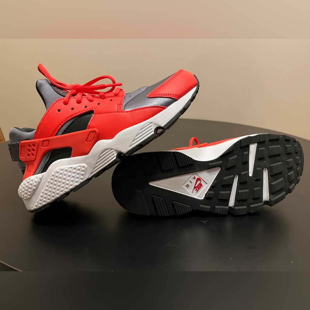 Nike Women’s Huarache Sneakers Size 11 - Excellent Condition